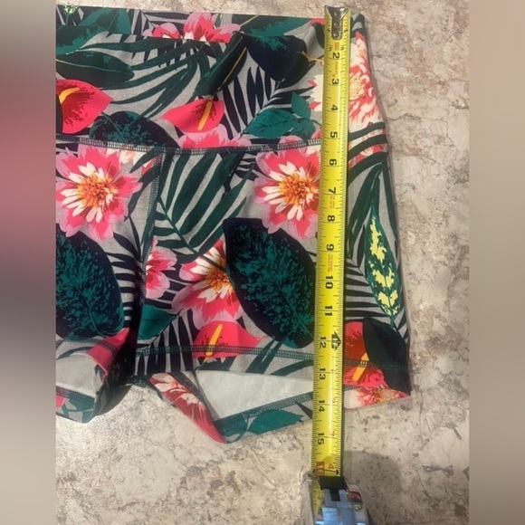 Women Old Navy Active Bike Shorts Floral Large - Picture 6 of 9